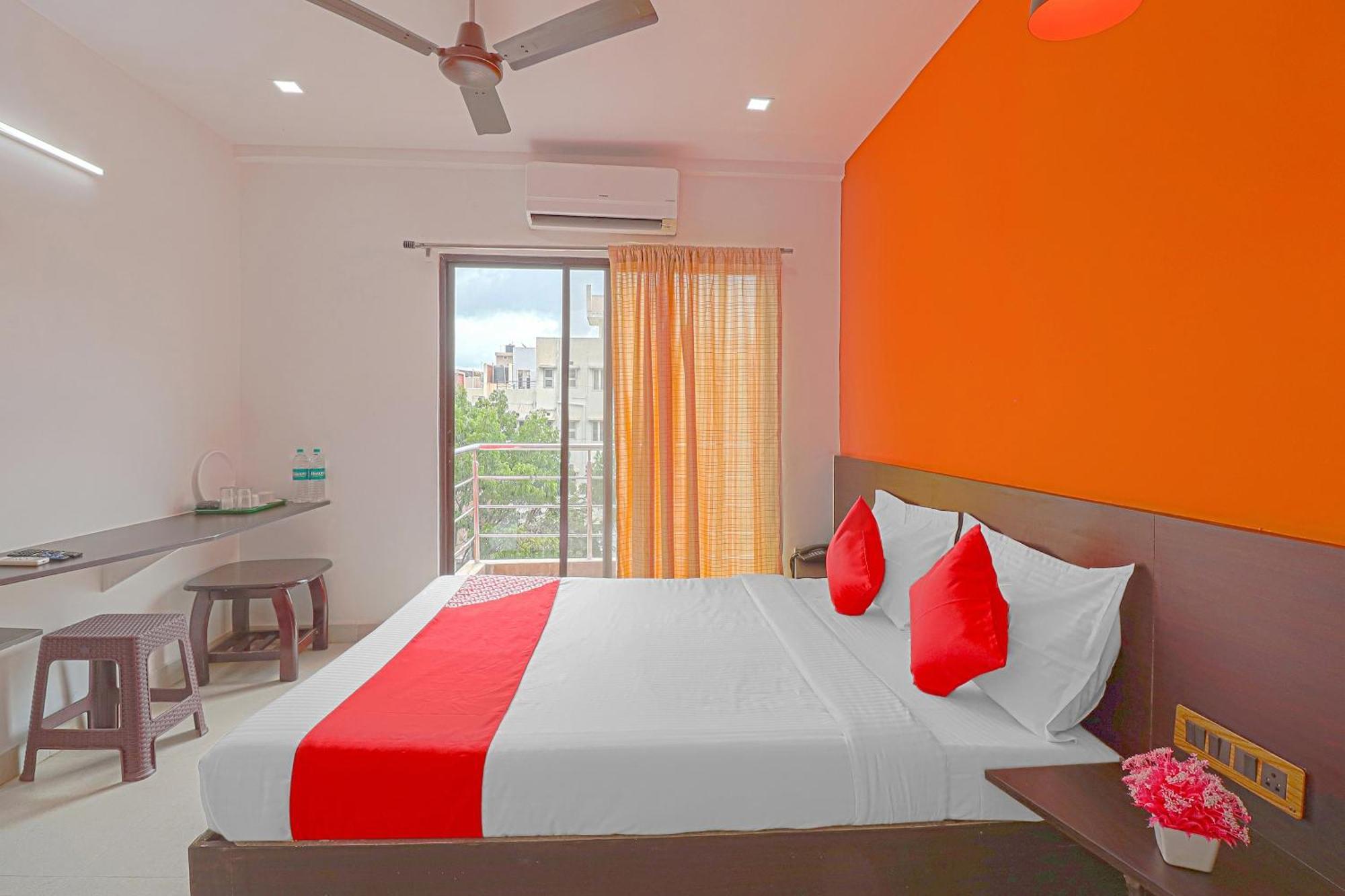 Super Hotel O Blooms Residency Near Baiyappanahalli Metro Station Бангалор Экстерьер фото
