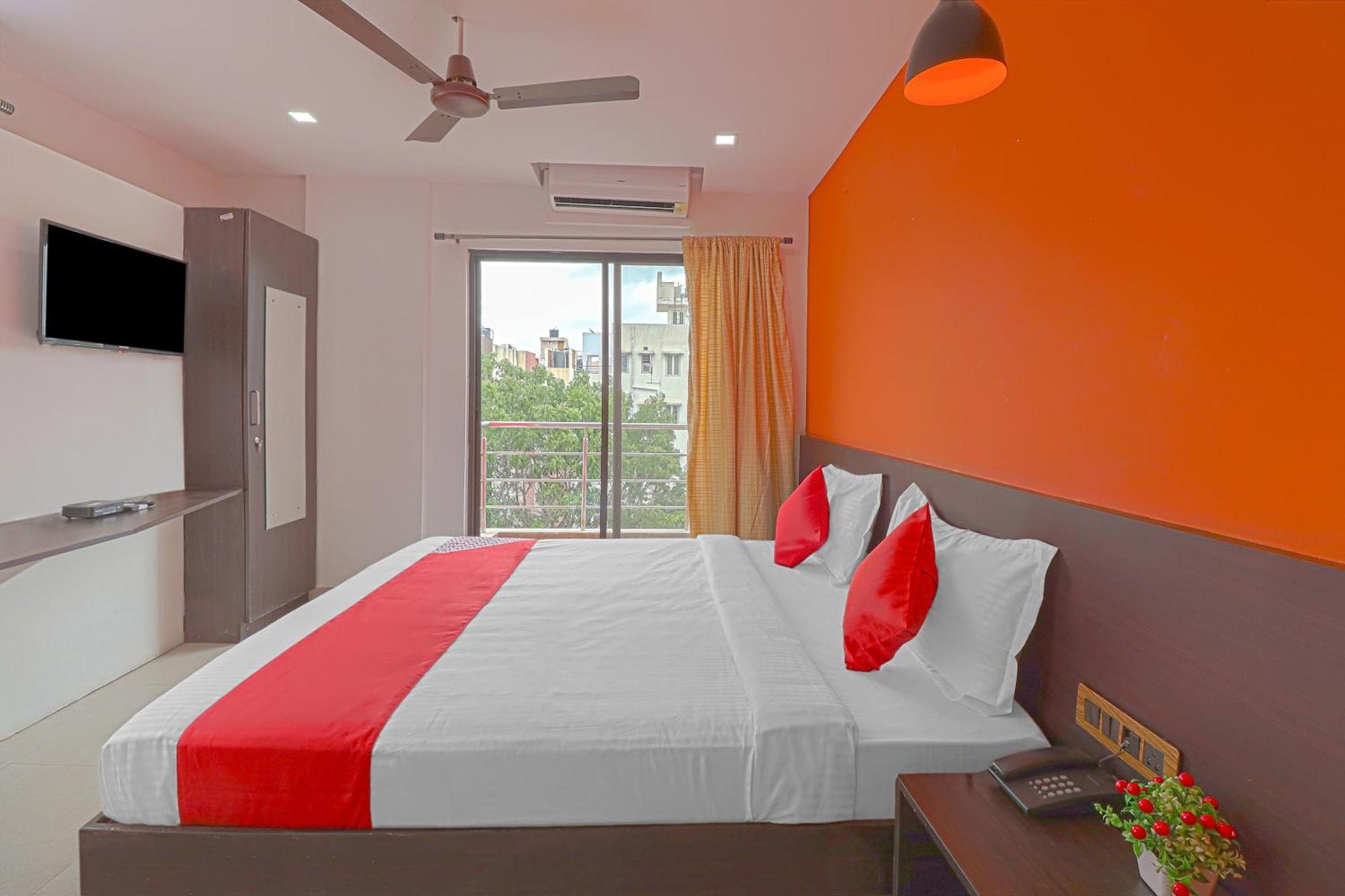 Super Hotel O Blooms Residency Near Baiyappanahalli Metro Station Бангалор Экстерьер фото